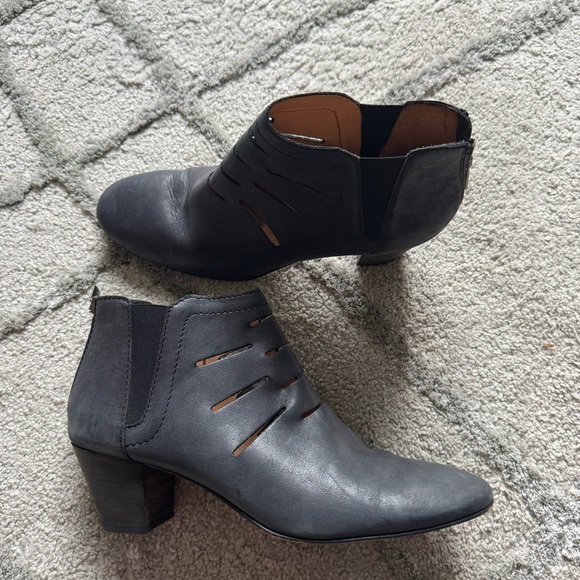 Aquatalia Freida Ankle Boots Black laser cut booties 12 - Picture 1 of 9